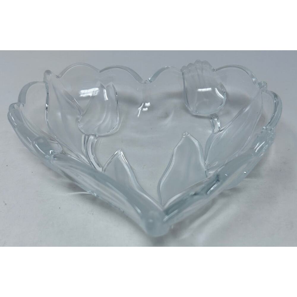 Heart Shape Frosted Tulip Dish 6" Tall x 6" Wide‎